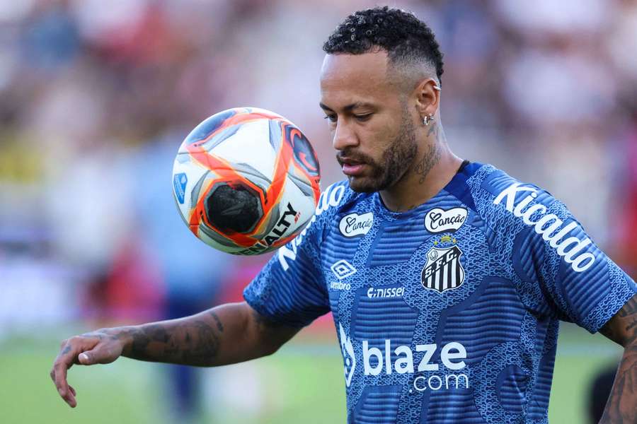Messi tem mais chances de voltar ao Barcelona do que Neymar, segundo Tebas
