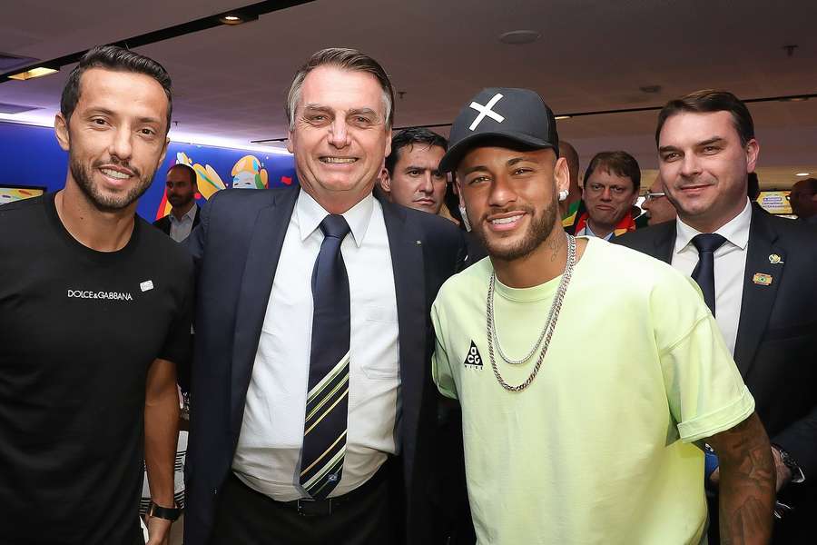 Neymar com o antigo presidente Bolsonaro na Copa América 2019