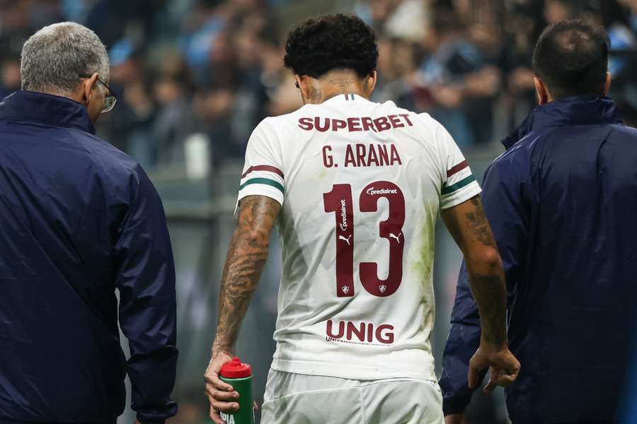 Arana saiu machucado em Grêmio x Fluminense Arana saiu machucado em Grêmio x Fluminense
