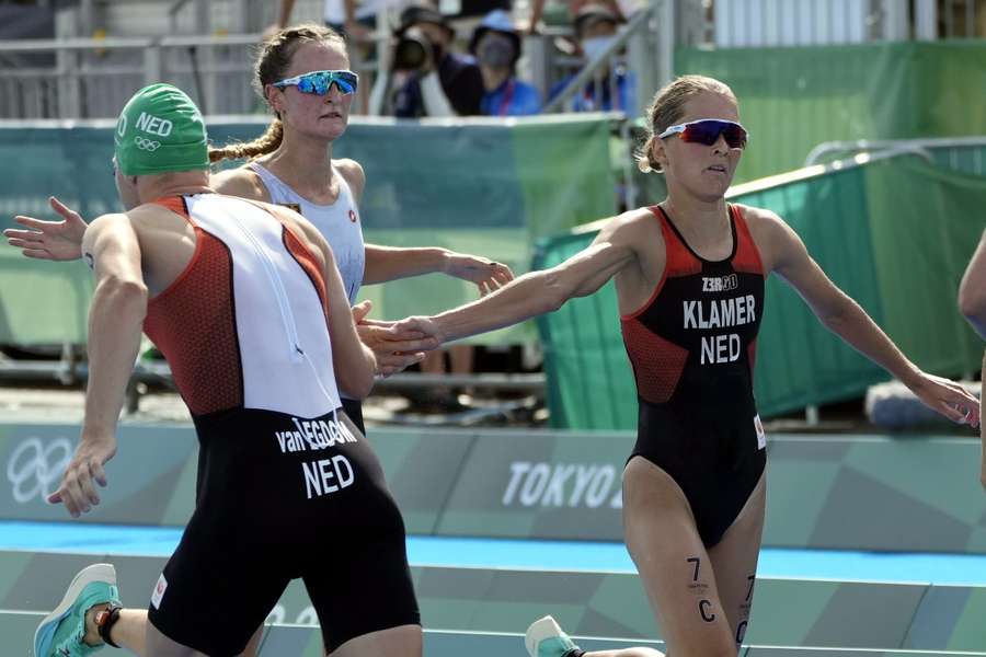 Triatlete Klamer bij de finish