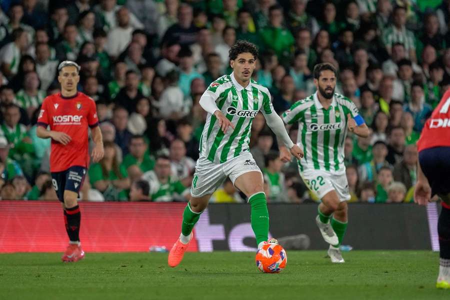 Man United join Johnny Cardoso transfer race despite Tottenham purchase option