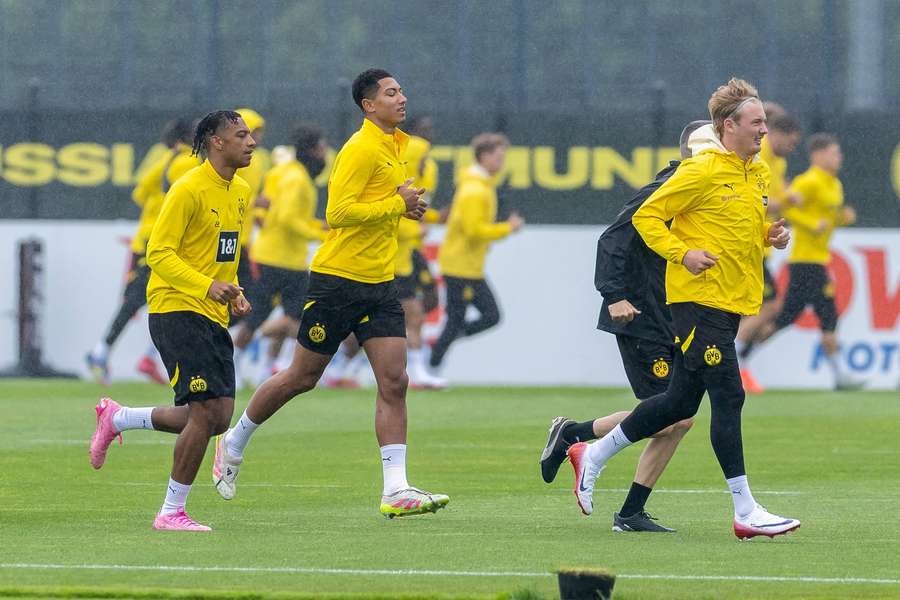 A nova contratação do Borussia Dortmund, Jobe Bellingham, no treino