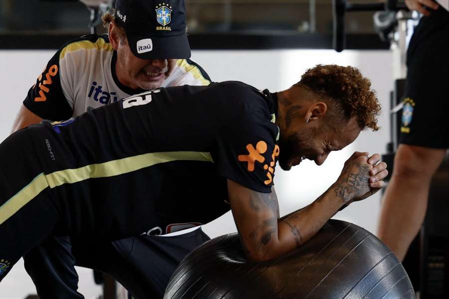 Ney se recupera de lesão na panturrilha