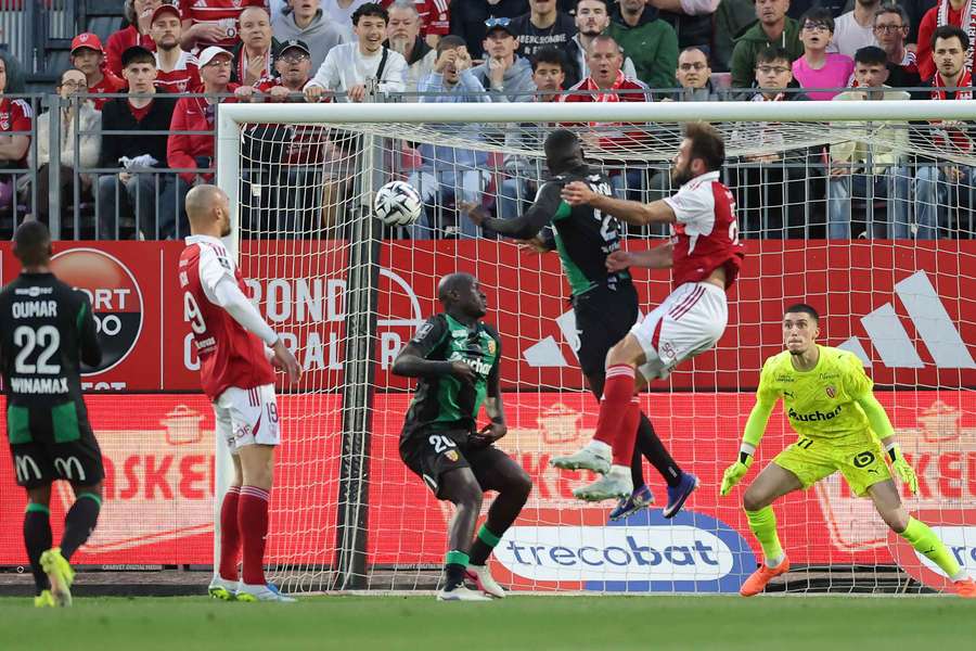 Lens snatched a late draw against Brest