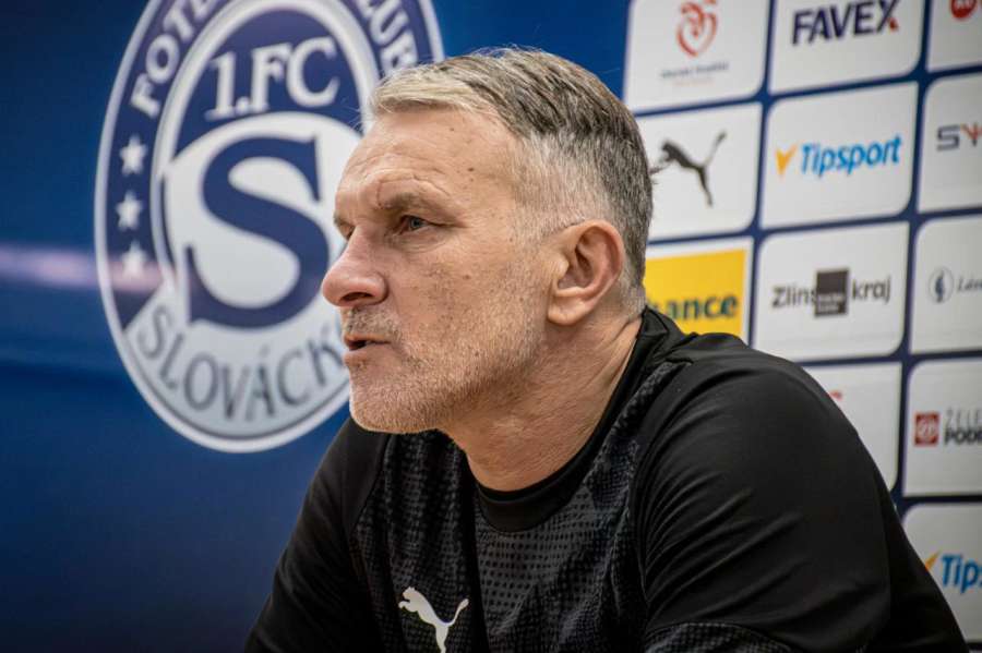 Trenér Slovácka Roman Skuhravý. Trenér Slovácka Roman Skuhravý.