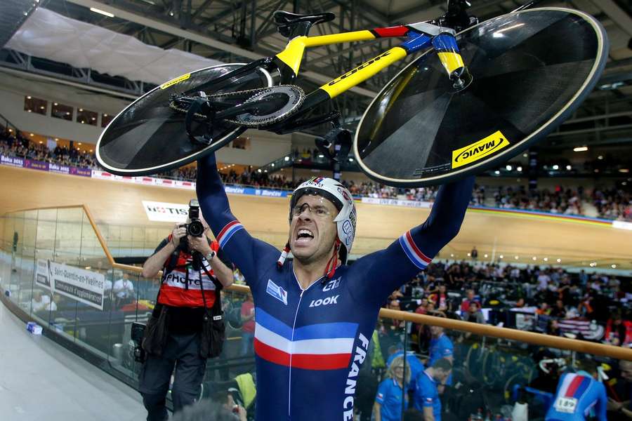 François Pervis après son sacre mondial sur le kilomètre à Saint-Quentin-en-Yvelines en 2015