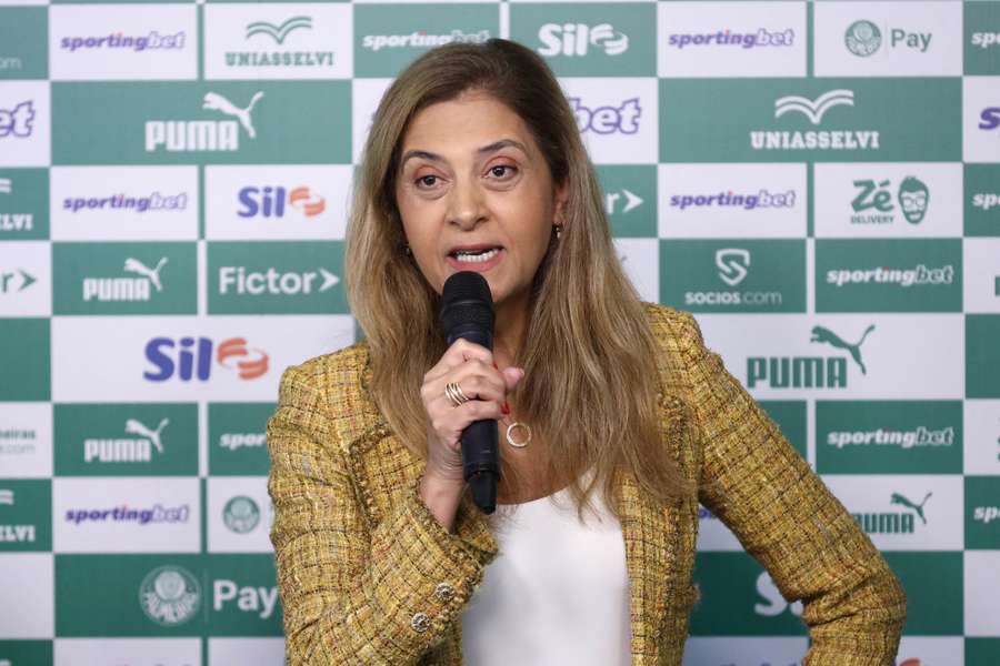 Leila criticou omissão do Flamengo e questionou qualidade do gramado do Maracanã Leila criticou omissão do Flamengo e questionou qualidade do gramado do Maracanã