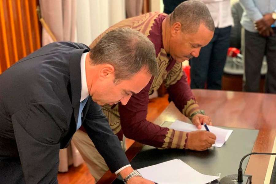 António Salvador assinou o protocolo com o Desportivo da Huíla e foi recebido de forma oficial pelo governador da província