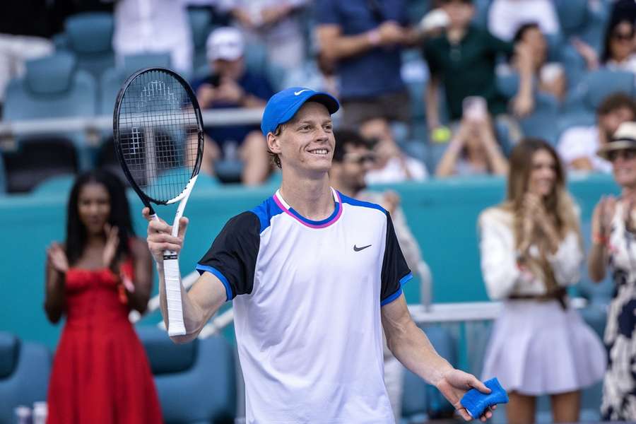 Jannik Sinner heeft de kwartinfinales van Roland Garros bereikt