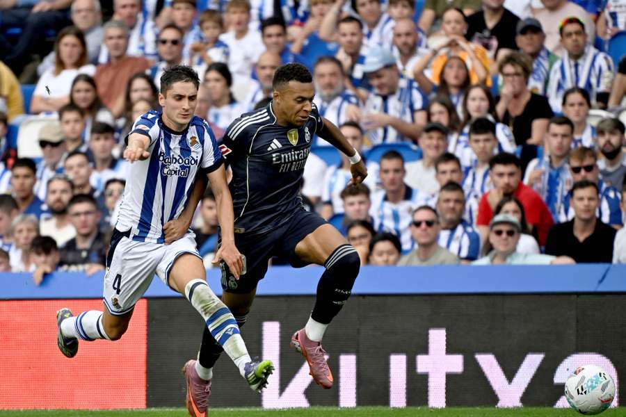 Sigue el partido en directo a través de Flashscore