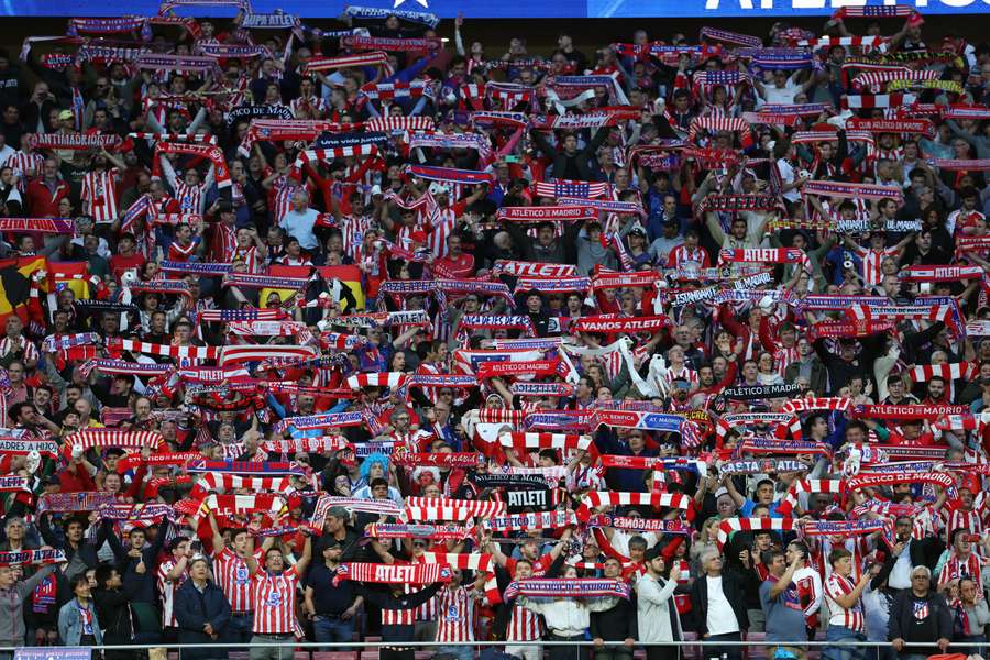 La afición del Atleti anima a los suyos La afición del Atleti anima a los suyos