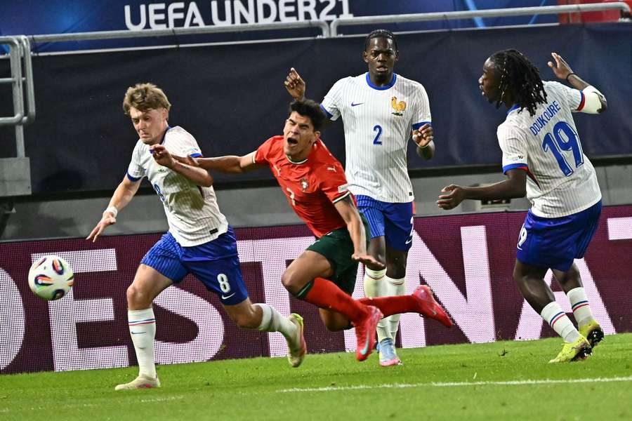 Mateus Fernandes perante Ismael Doukouré