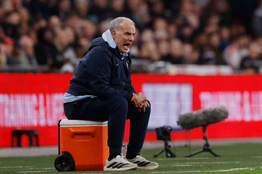 Bielsa, en el partido de Uruguay ante Inglaterra