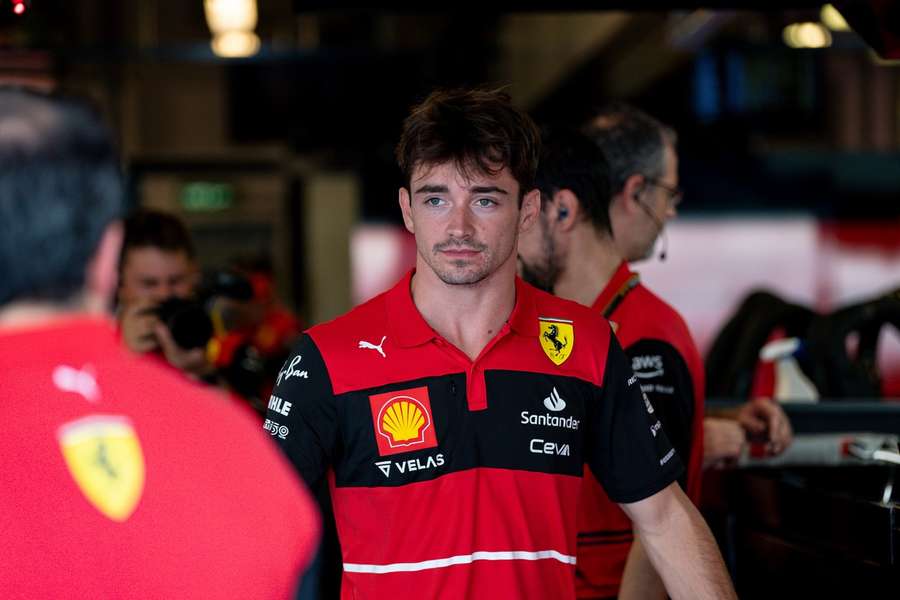 Spitzenfahrer Leclerc in der Ferrari-Box