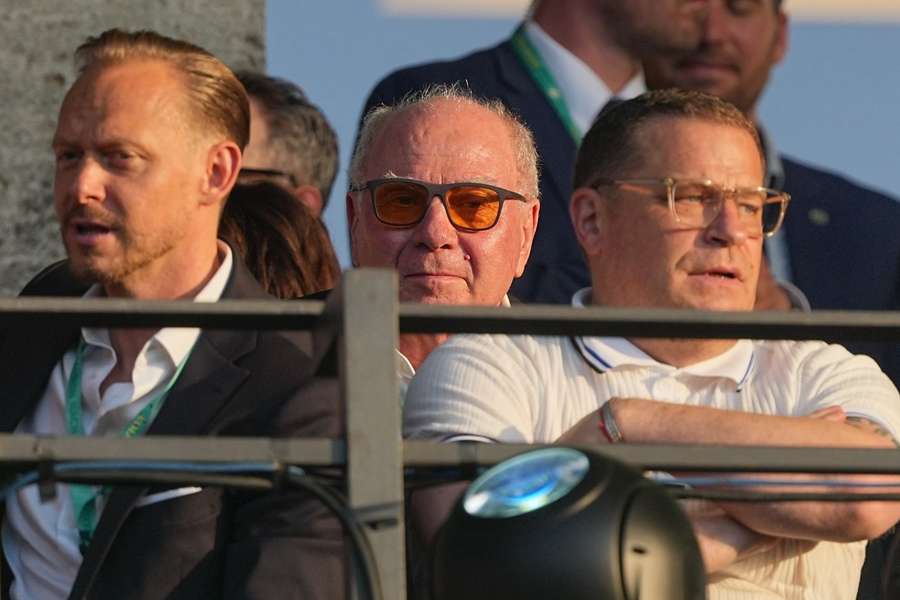 Max Eberl e Uli Hoeness na final da Taça da Alemanha
