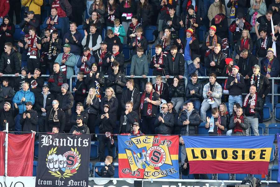 Počasí úřadovalo a poslalo fanoušky Sparty do jiného města. Zápas v Craiově by ale měli stihnout Počasí úřadovalo a poslalo fanoušky Sparty do jiného města. Zápas v Craiově by ale měli stihnout