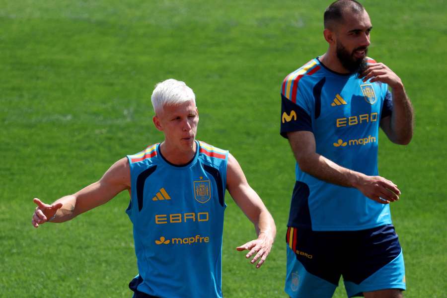 Borja Iglesias, en segundo plano tras Dani Olmo Borja Iglesias, en segundo plano tras Dani Olmo