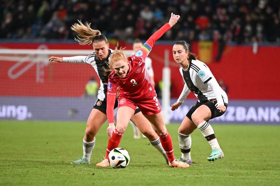 Anfører Stine Ballisager var følsom ovenpå Danmarks nederlag til Tyskland i Nations League fredag aften.