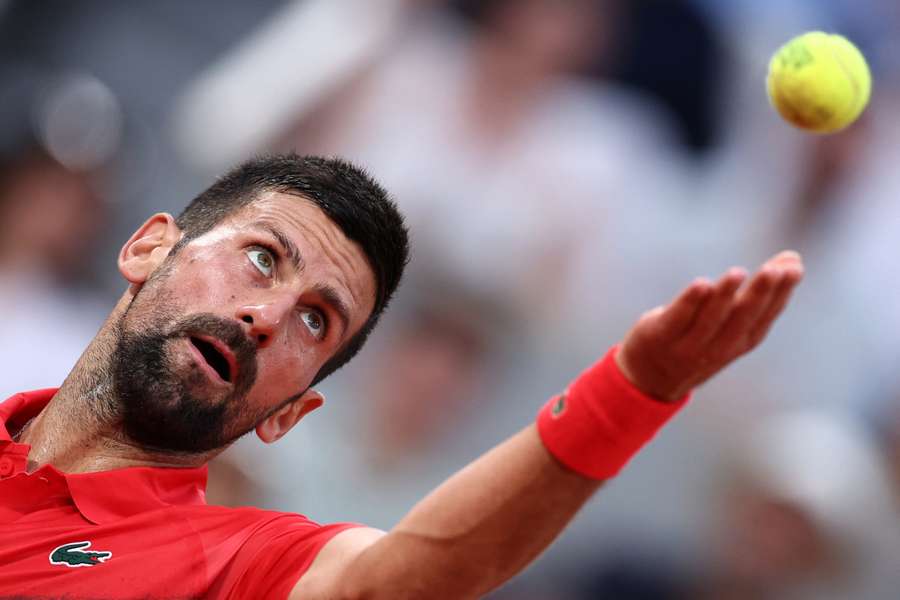 Novak Djokovic beim Service