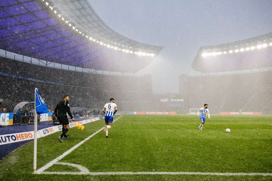 Hertha BSC ist mit Verspätung ins Trainingslager gestartet.