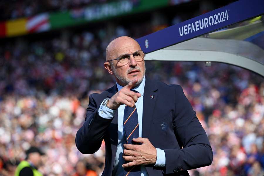 Spain coach Luis de la Fuente before the match against Croatia