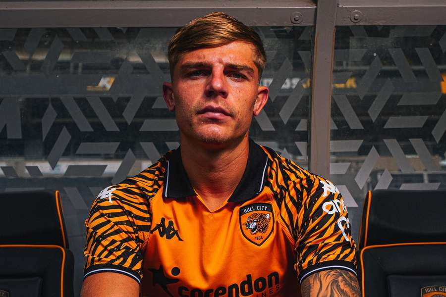 Hull signing Williams hoping to recapture best Man Utd form