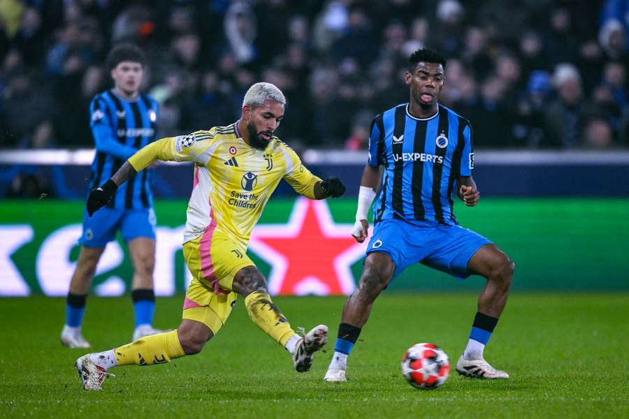 Juventus' Douglas Luiz fights for the ball with Club Brugge's Raphael Onyedika Nwadike