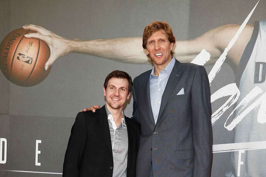 Boll (l.) und Nowitzki im Jahr 2014 bei der Premiere des Films 'Nowitzki "Der Perfekte Wurf"