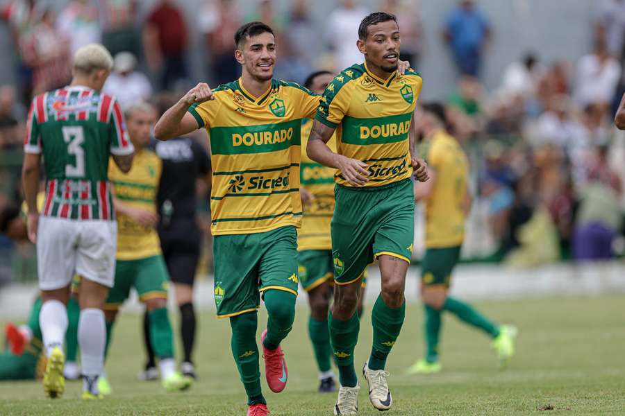 Ruan (à direita) tem sido peça-importante neste começo de ano no Dourado