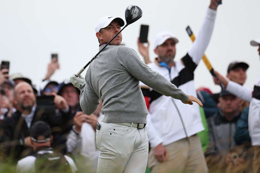 El norirlandés Rory McIlroy reacciona a un golpe en el tee del 14 El norirlandés Rory McIlroy reacciona a un golpe en el tee del 14