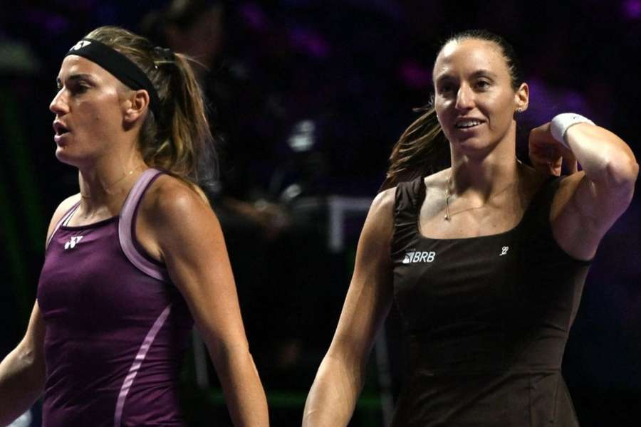 Luisa Stefani e Tímea Babos perderam a final do WTA Finals