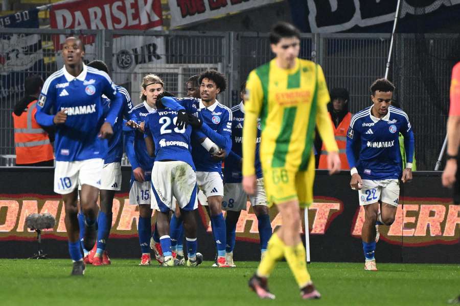 Les Strasbourgeois célébrant leur but.