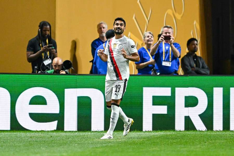 Manchester City steht dank eines Doppelpacks von Gündogan im Achtelfinale.