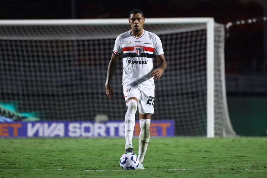 Ruan Tressoldi em ação pelo São Paulo na Copa do Brasil Ruan Tressoldi em ação pelo São Paulo na Copa do Brasil