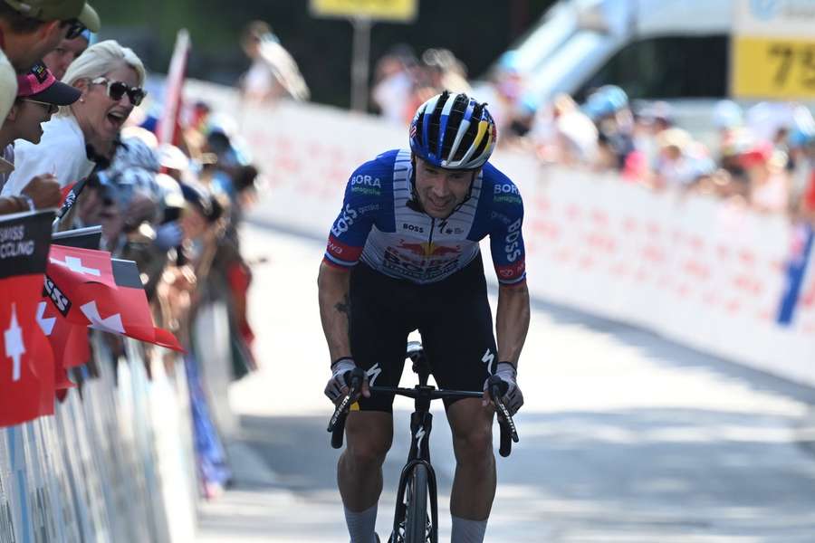 Primoz Roglic erlitt einen riesigen Bluterguss am rechten Oberschenkel. Primoz Roglic erlitt einen riesigen Bluterguss am rechten Oberschenkel.