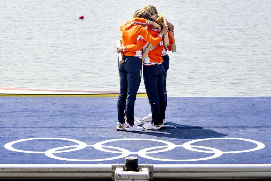 Met tweemaal goud en tweemaal zilver is de roeiploeg uitstekend begonnen in Parijs