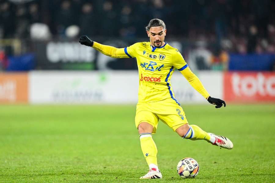 Marian Huja podczas meczu pomiędzy CFR Cluj a Petrolul Ploiesti w rumuńskiej Superlidze na stadionie Dr Constantin Radulescu 22 lutego 2025 roku.
