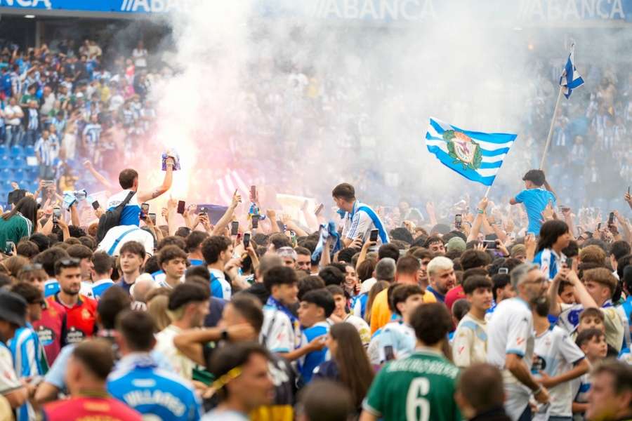 Invasión de campo en Riazor el pasado domingo Invasión de campo en Riazor el pasado domingo