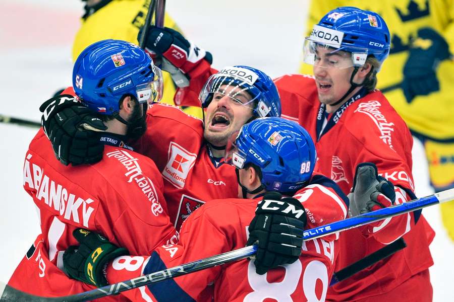 Čeští hokejisté v nových dresech porazili Švédsko.