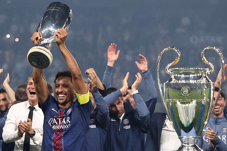 Le Paris Saint-Germain célébrant ses nombreuses victoires cette année.