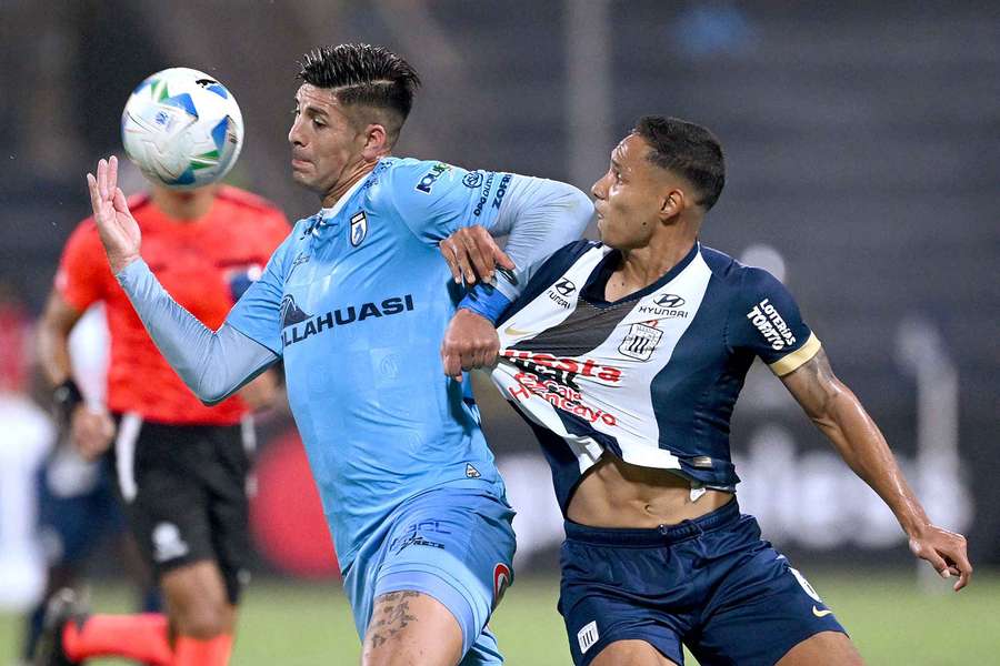 Os peruanos empataram em casa e avançaram de fase