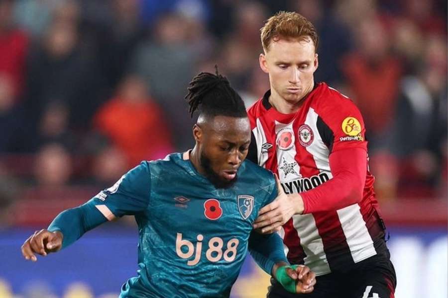 Van den Berg (dir.) trocou o Liverpool pelo Brentford em 2024/25