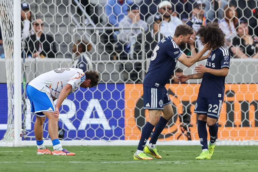 Thomas Müller (M.) und Aziel Jackson bejubeln einen Treffer für die Vancouver Whitecaps. Thomas Müller (M.) und Aziel Jackson bejubeln einen Treffer für die Vancouver Whitecaps.