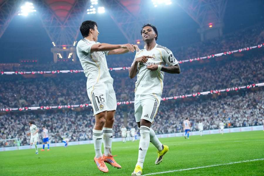 Rodrygo celebra su gol junto a Gonzalo