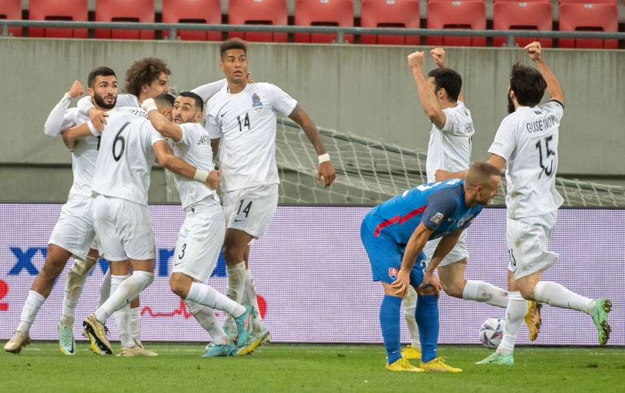 Slovákov zlomil inkasovaný zásah zo záveru stretnutia s Azerbajdžanom.