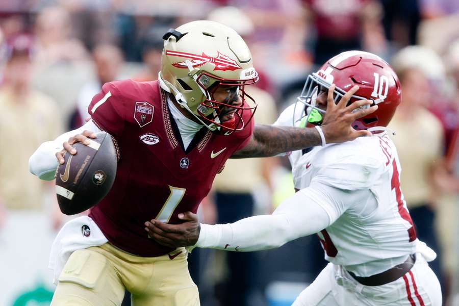 Florida State quarterback Tommy Castellanos stiff-arms Alabama defender  Justin Jefferson (2025)