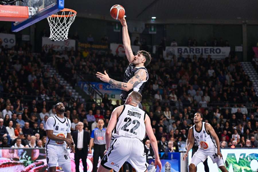 Double-double Dominika Olejniczaka dla Derthona Tortona w wygranym meczu w Udine