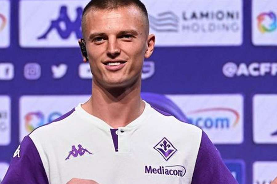 Fiorentina director Pradè says club calm over Gudmundsson Iceland trial