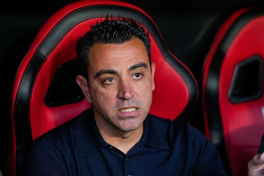 Rok bez práce, přesto má Xavi velké sny. Studuje Atalantu či Marseille a chce do Premier League