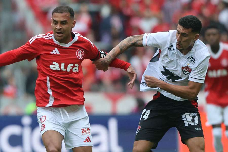 Inter venceu Vitória por 1 a 0 no primeiro turno Inter venceu Vitória por 1 a 0 no primeiro turno